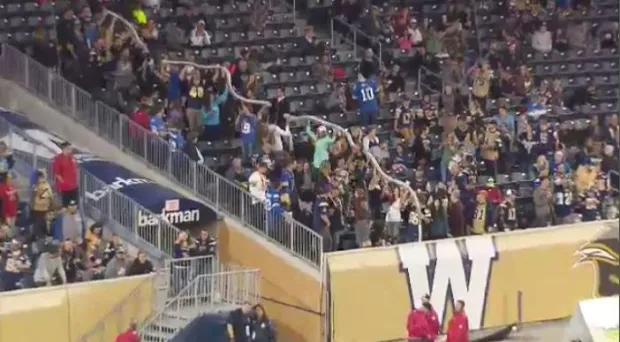 棒球比赛每个垒上都站人吗,棒球比赛几个人一队