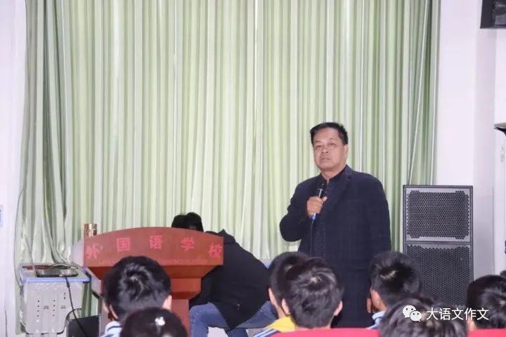 把生活变成文章(光明学校六年级孟轲心的《班级趣事》)