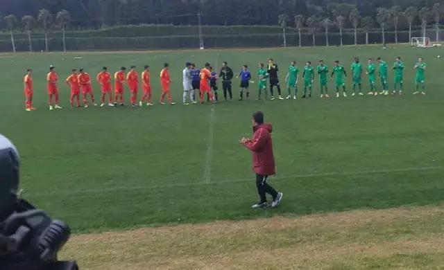 比起男足疑似u25内讧，我们更应该看到教练严厉的态度