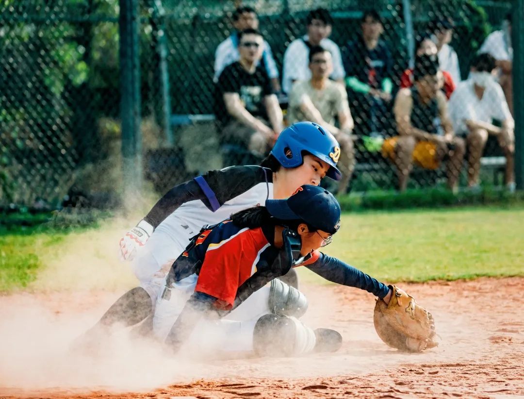 再见安打,竟发生在这场民间女子棒球赛上|「棒球人生」