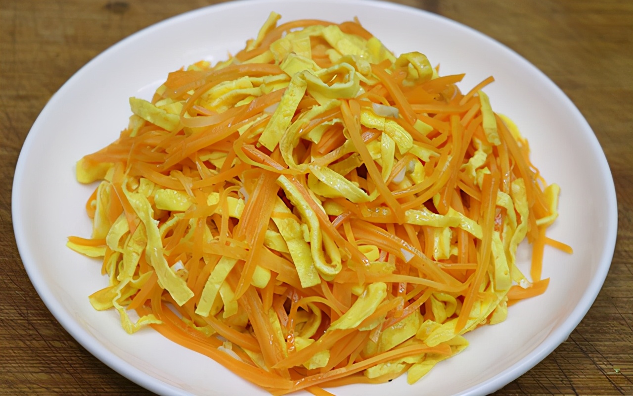 胡萝卜最好吃的做法，加上鸡蛋，简单一做，清香爽口又下饭