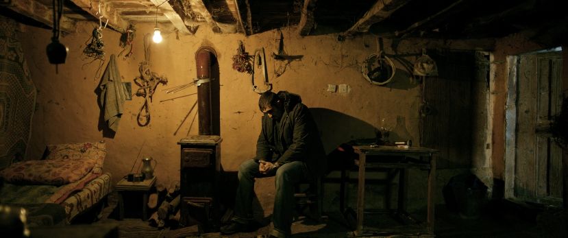 导演拒绝删减任何镜头!片长3小时,生生扯下了理想主义的遮羞布