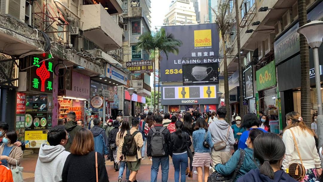 疫情严峻，香港人还是要过圣诞，平安夜还有人想借机“搞事”......