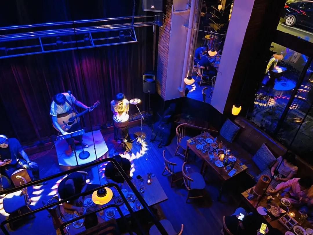 每天要喝掉两杯奶茶,每天要喝2000ml咖啡