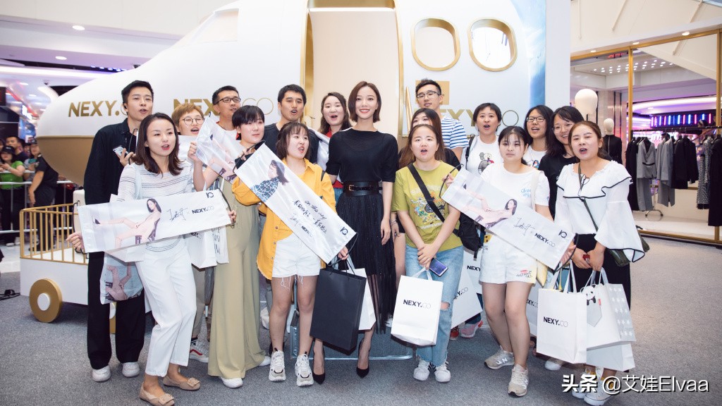 王珞丹知性服装视频,王珞丹美艳动人