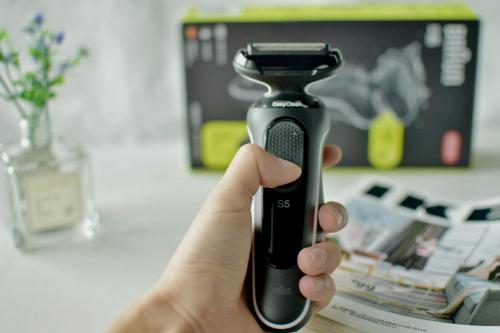 旋转和往复式剃须刀哪种最好用,不吹不黑客观深度解析