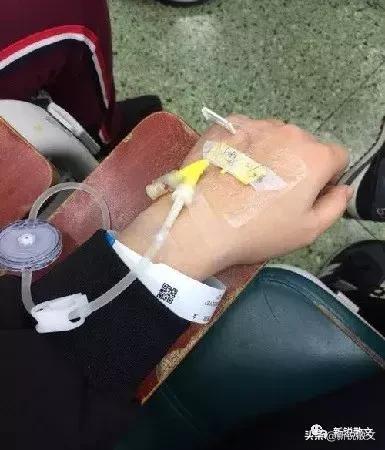 在医院,我们被标记为不同的人群,父亲出院的那一刻:人间值得