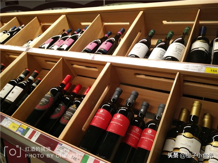 买红酒瓶上有什么讲究,瓶身鉴别真伪红酒