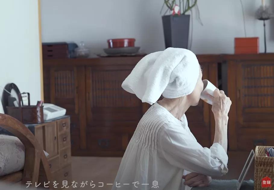 75岁日本家庭主妇日常,日本中年家庭主妇一天的真实生活