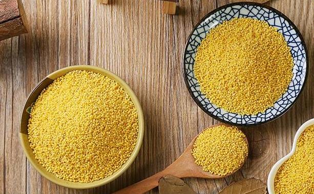 小米才是真正的“五谷之王”，调节血糖、防便秘，但有两类人少吃