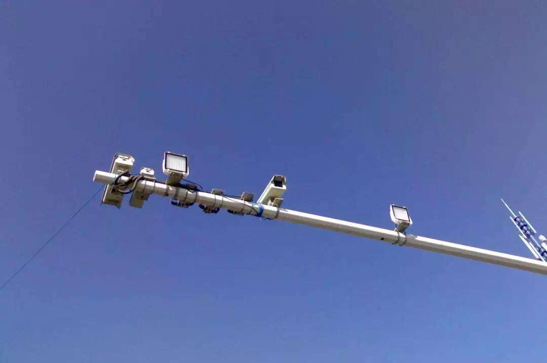 新手误闯红灯但没继续行驶怎么办,新手不小心闯了2个红灯什么后果