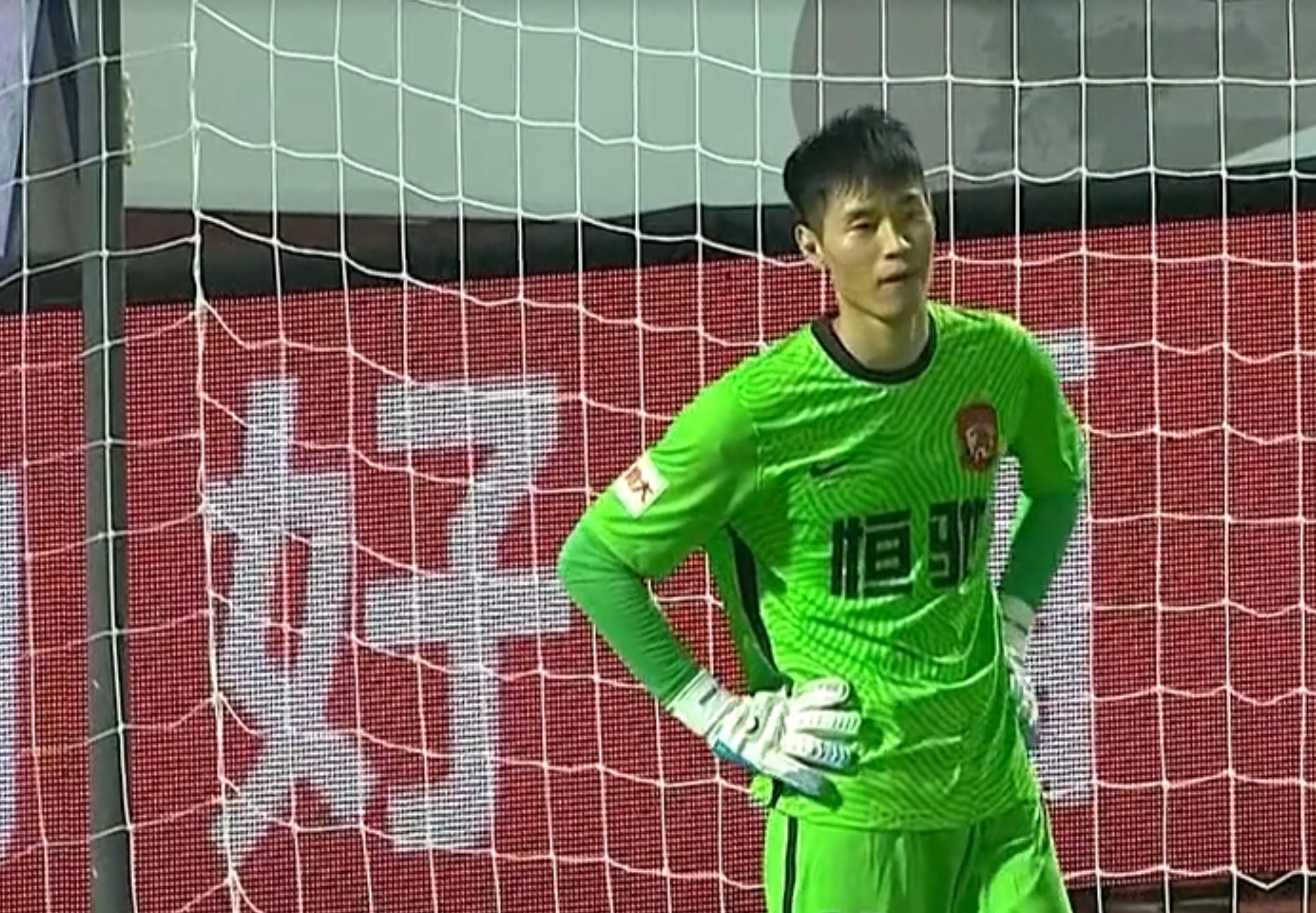 烂尾的大湾区德比!恒大爆冷1-2负于深圳,登顶一轮就被扯下来了