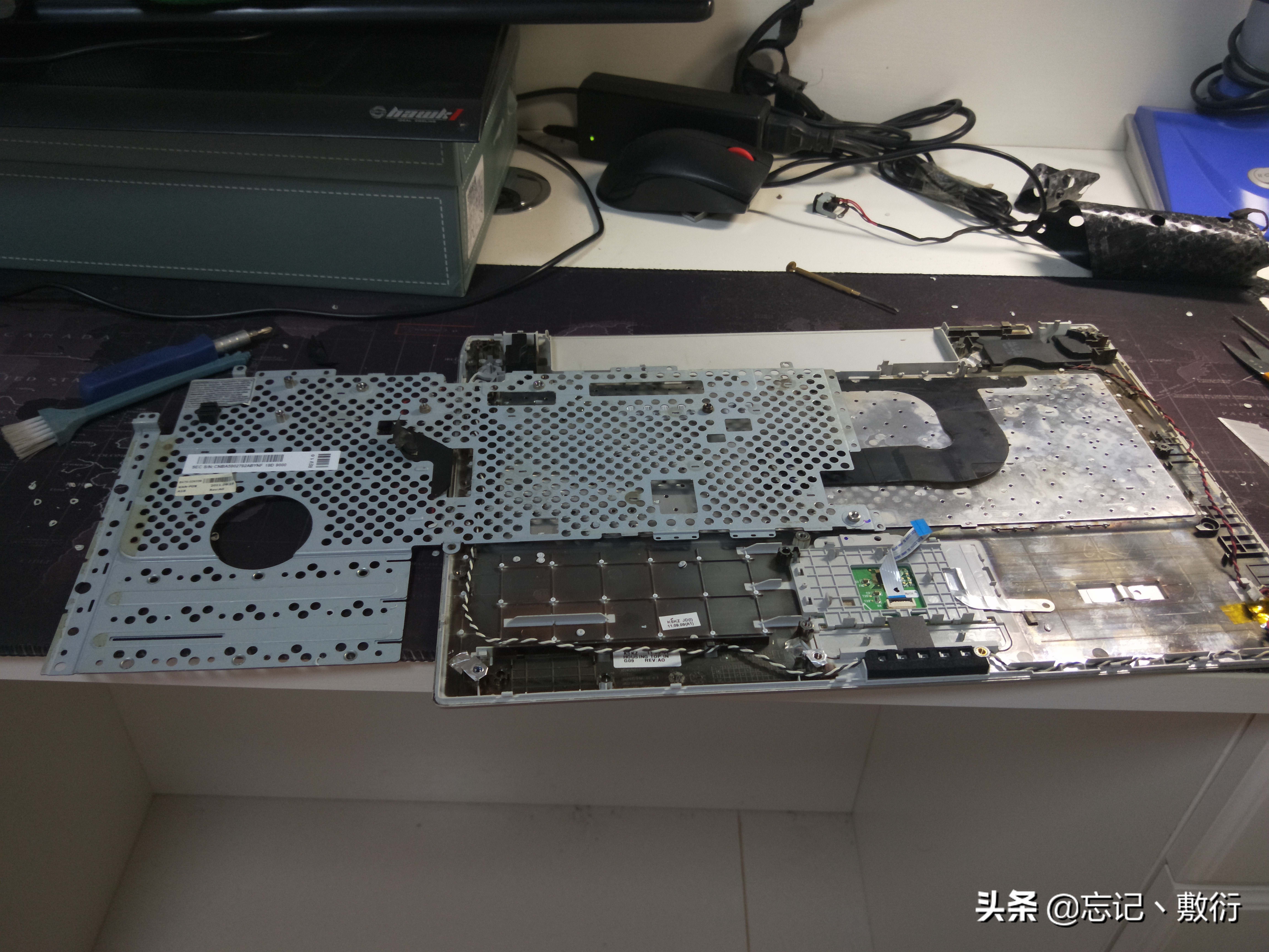 更换三星笔记本（q460）键盘，为了换个键盘把整个笔记本拆了稀碎