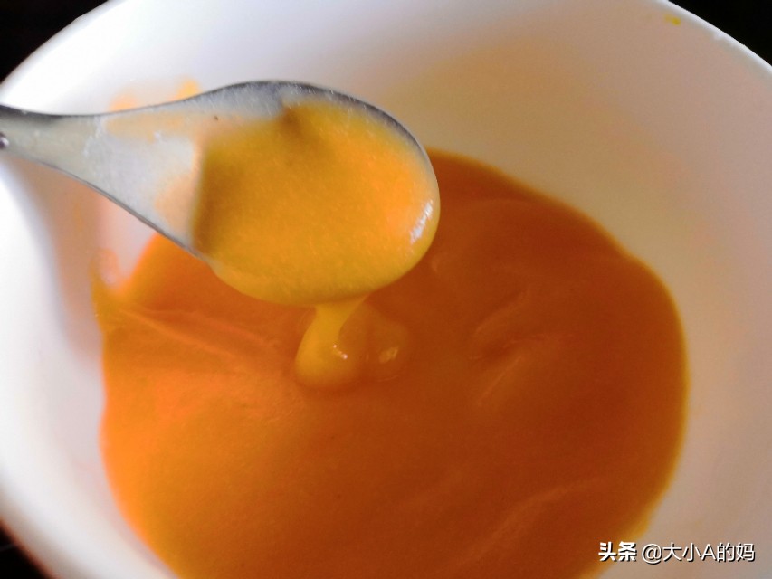 宝宝刚开始吃米粉什么时候吃最好,婴儿第一次吃米粉能吃多少合适