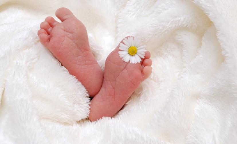 光脚真的对娃好吗儿科医生告诉你,该不该给宝宝光脚