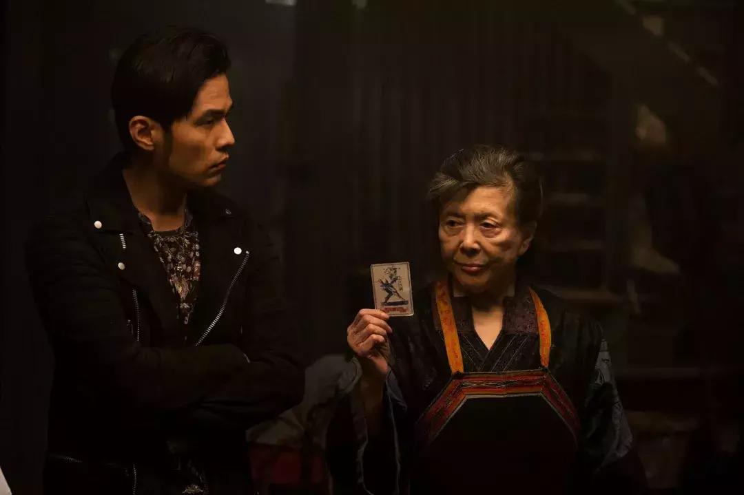 86岁的好莱坞华人教母：我是一只独来独往的豹，不需要结婚