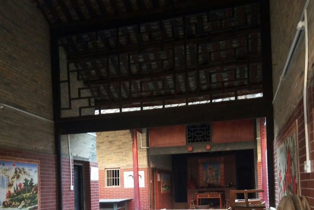 南宁市万秀村四队,四个门组成的大门