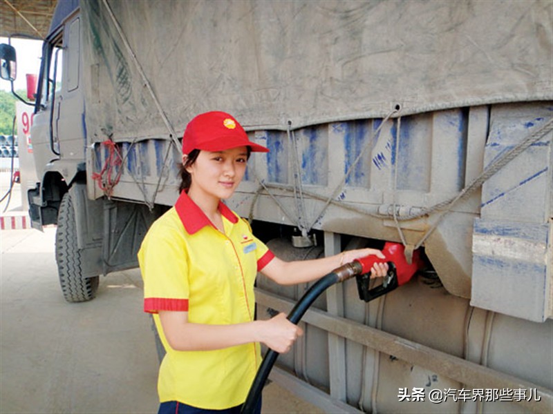 加油员的工资会压一个月吗,加油站加油员工资4000保底真的吗