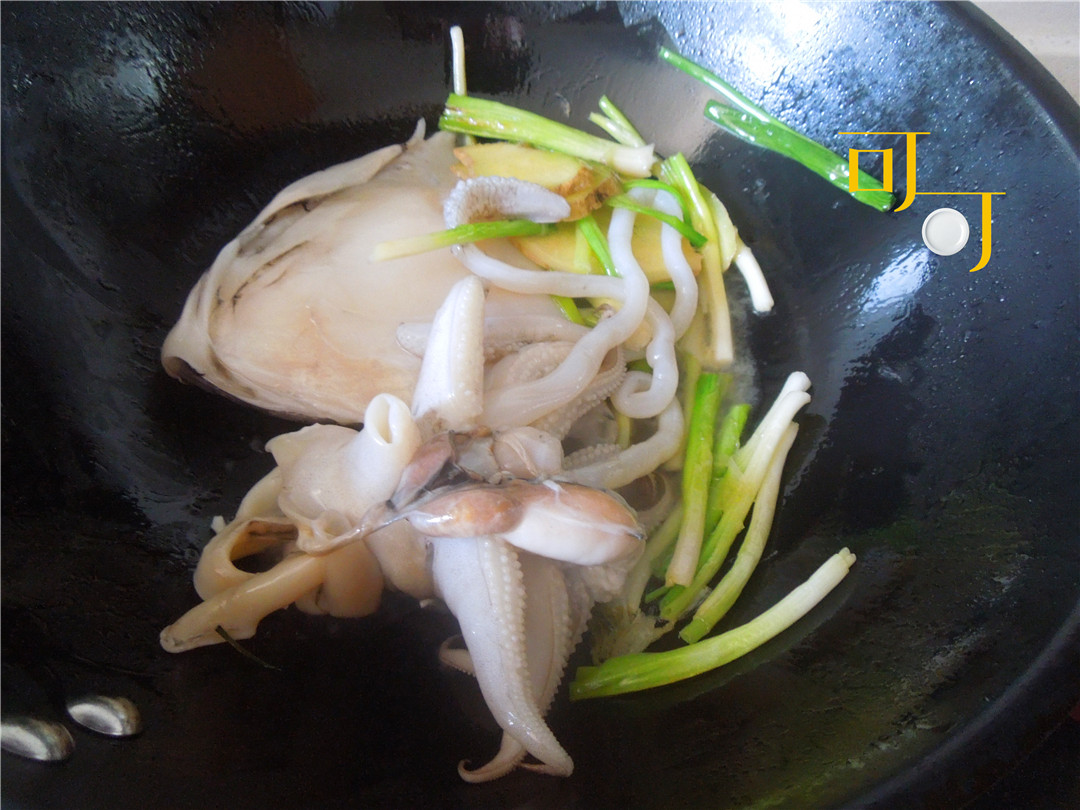 甜酱汁墨鱼怎么烧,葱姜炒墨鱼片