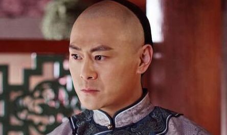 男子暴雨中打伞遭雷击结果意外,男子被雷击致死