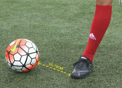 弧线球怎么才能踢出球速,如何拉出弧圈球