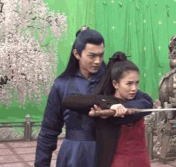 他俩到底分没分？甜蜜恋爱时怎么也没想到现在会撕成这样吧