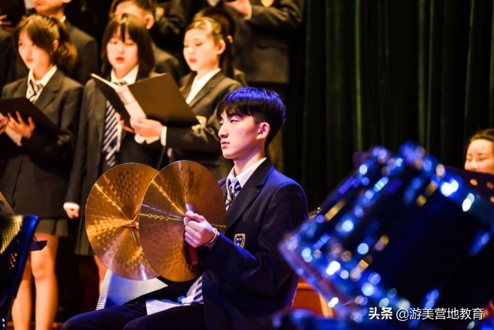 涓婃捣璇虹編鍥介檯瀛︽牎鏍￠暱鏈卞媷,涓婃捣鍚嶆牎閲囪