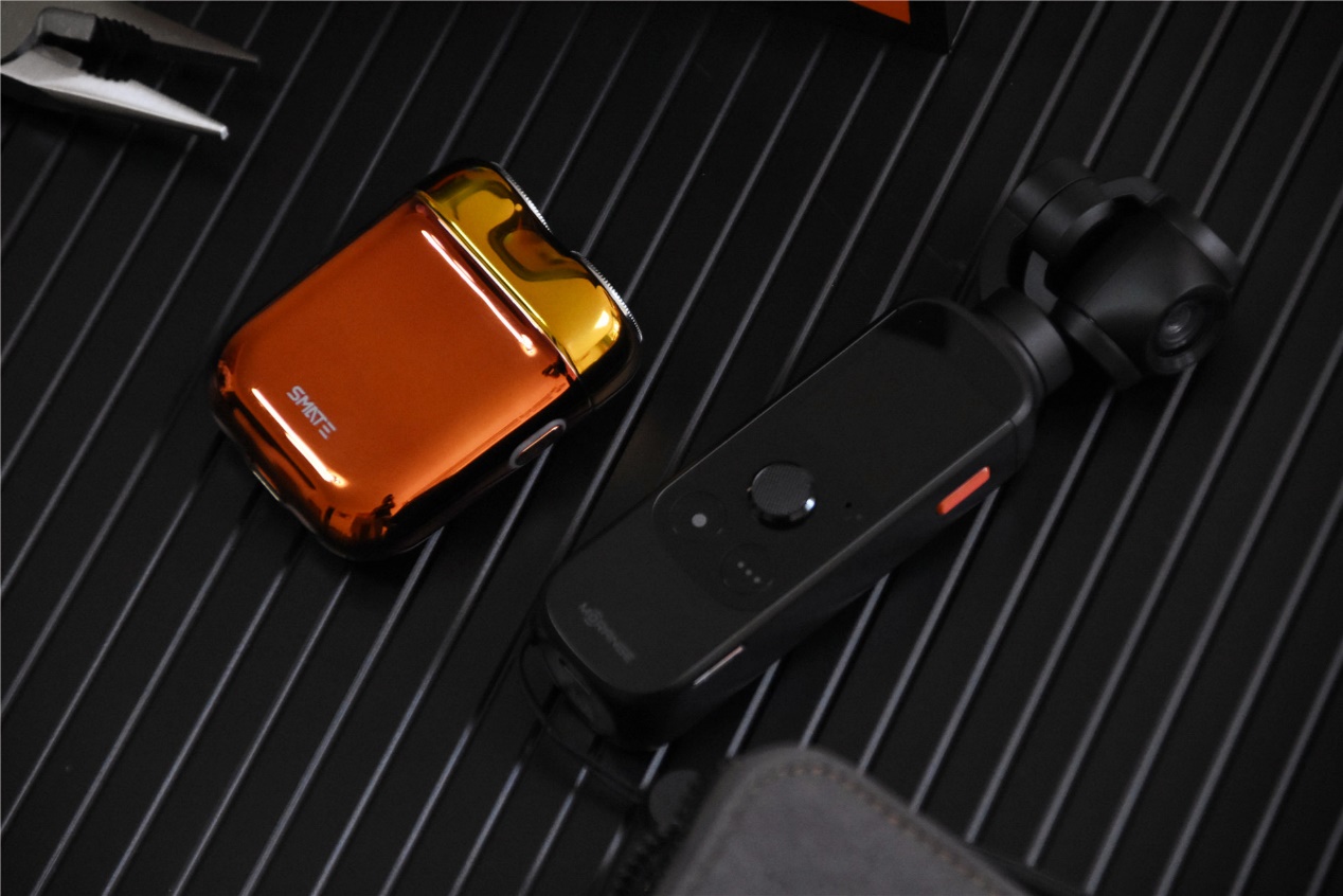 剃须刀小巧轻便须眉,最新款的实用的剃须刀