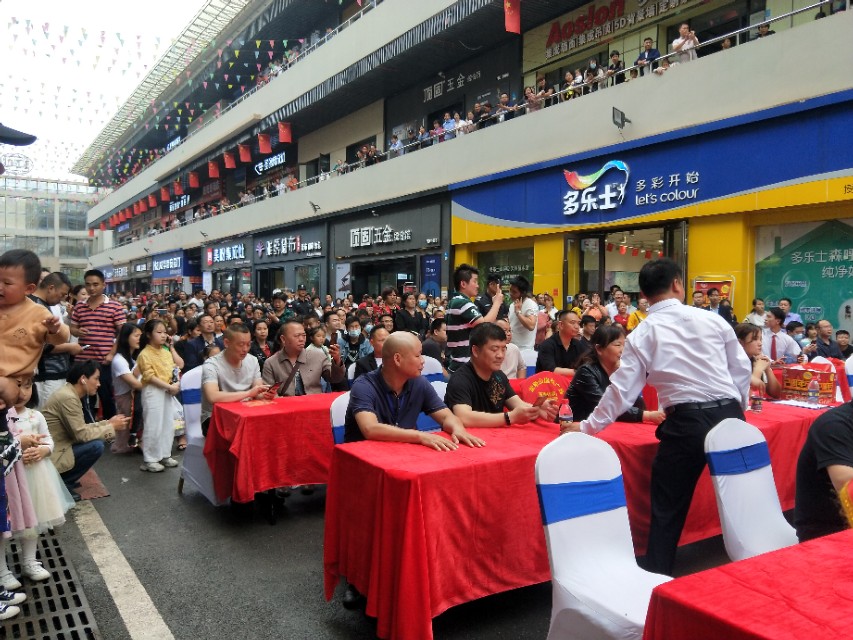 怀化武陵山装饰建材广场二周年庆圆满成功。