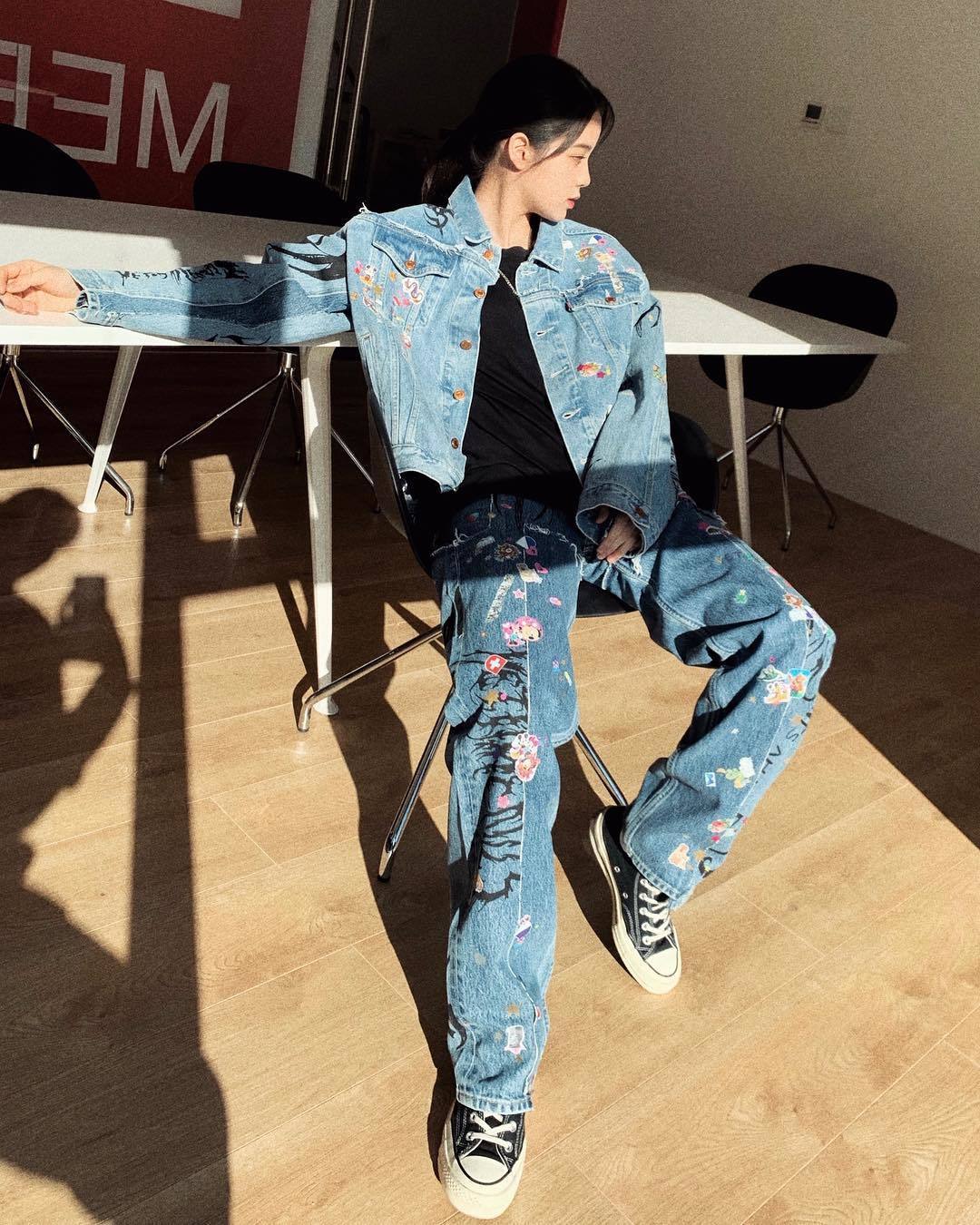 匡威女孩玫红色,匡威女孩欧阳娜娜时尚暴击