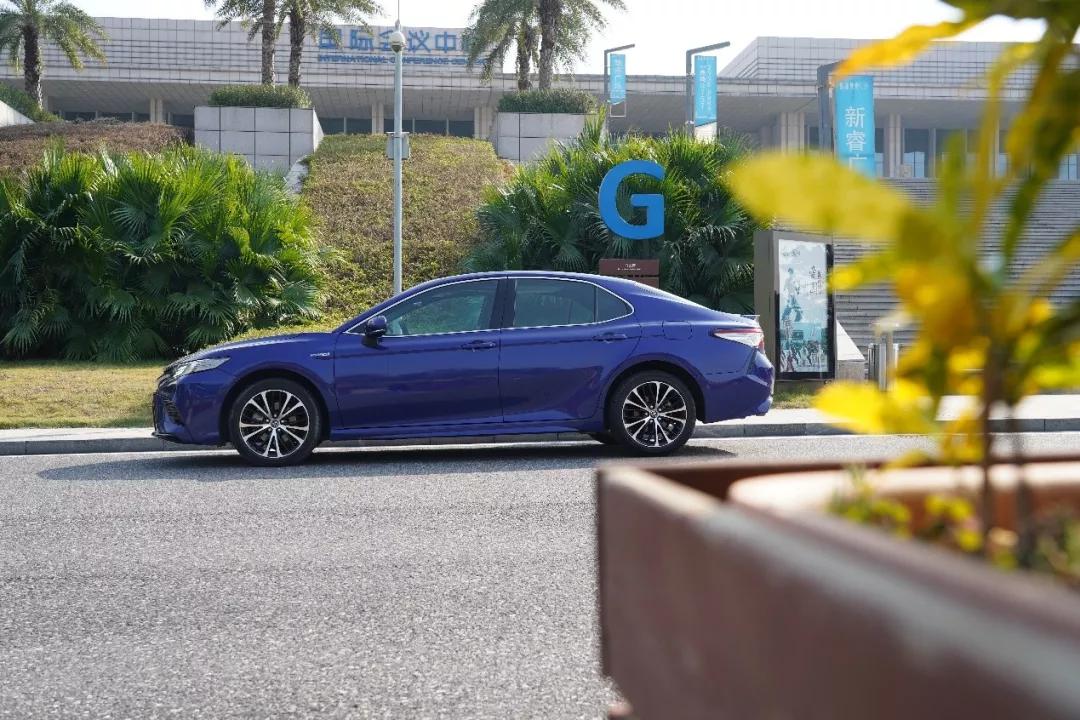 丰田凯美瑞混动试驾大家车言论,汉兰达混动和凯美瑞混动试驾对比