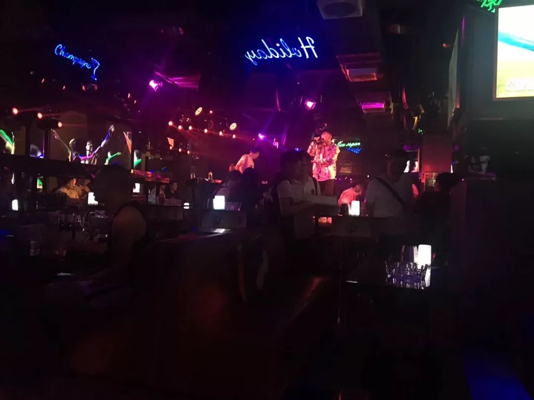 成都一个人适合去的酒吧喝酒攻略,成都酒吧喝酒