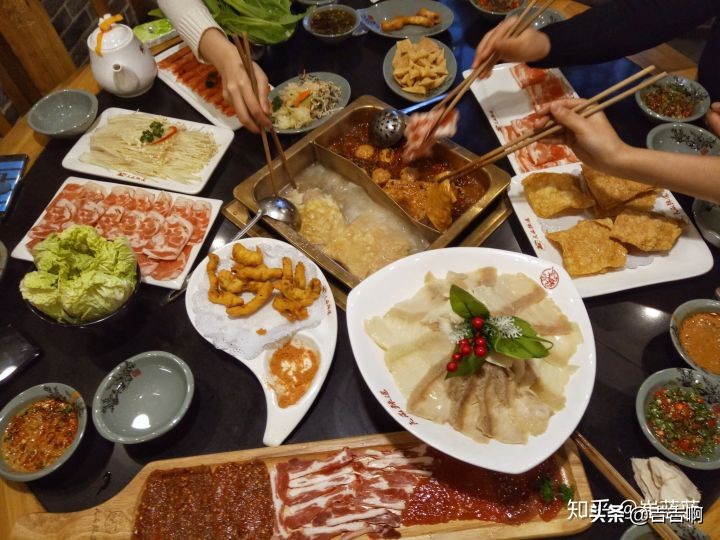 在东北吃饭是一种什么体验,跟东北人吃饭是什么体验