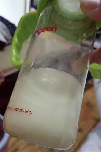 婴儿奶粉有颗粒挂壁还能喝吗,奶粉冲完有颗粒挂壁正常吗