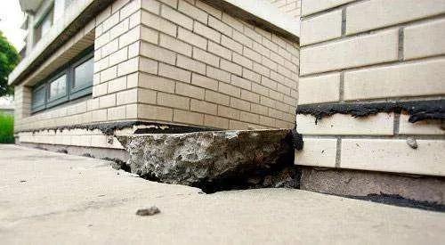 自建房地基下沉加固大概多少钱,自建房地基下沉墙开裂加固