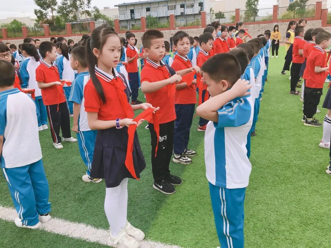 龙文到底是谁,龙文是谁演唱的