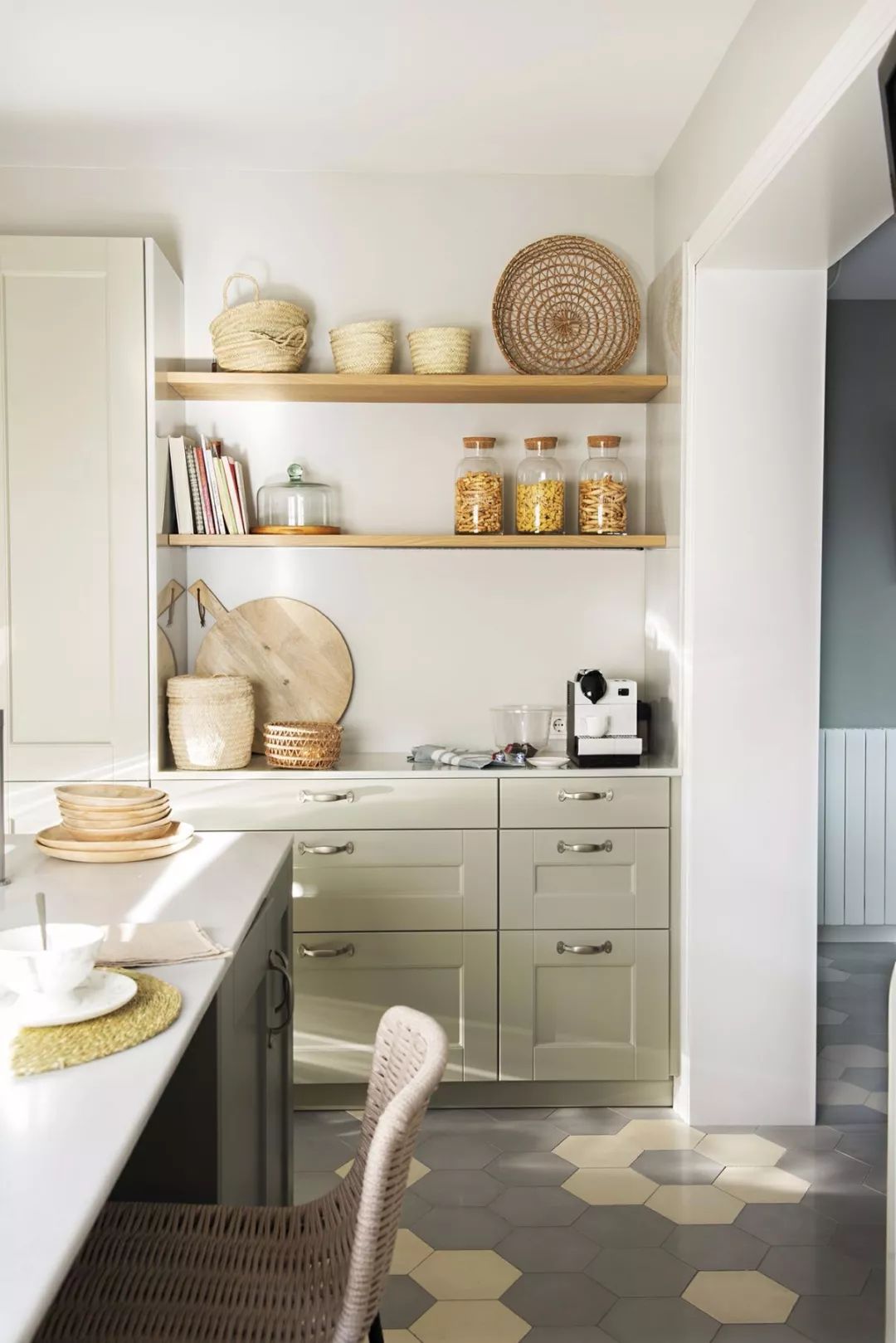 定制餐边柜要不要做封板,定制餐边柜含几个抽屉