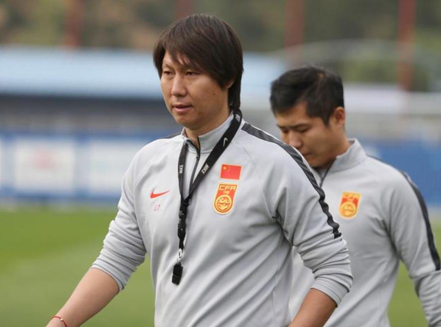 国足在沙迦首次训练,国足抵达沙迦开始备战