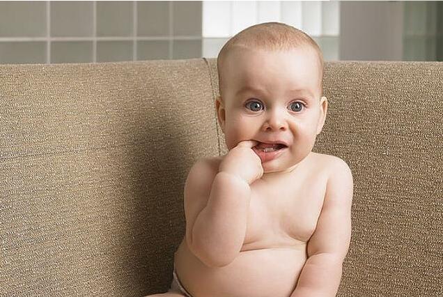 宝宝头型睡偏了怎么办一岁,宝宝头型睡右侧偏了怎么办