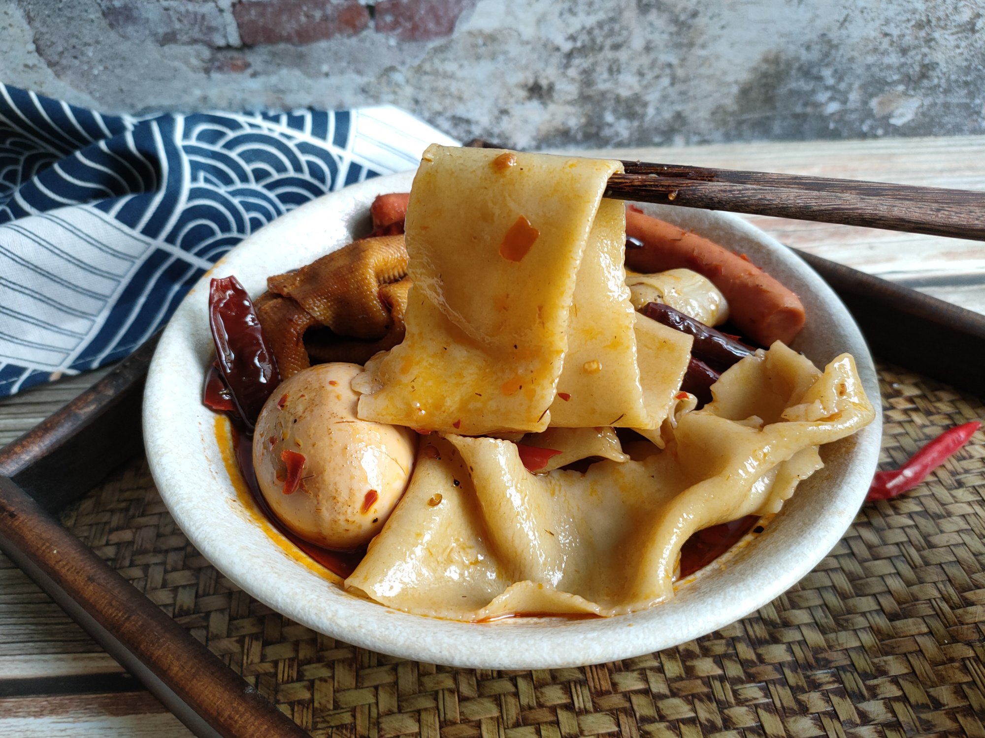 牛肉板面的正宗做法汤汁,牛肉板面好吃的家常做法