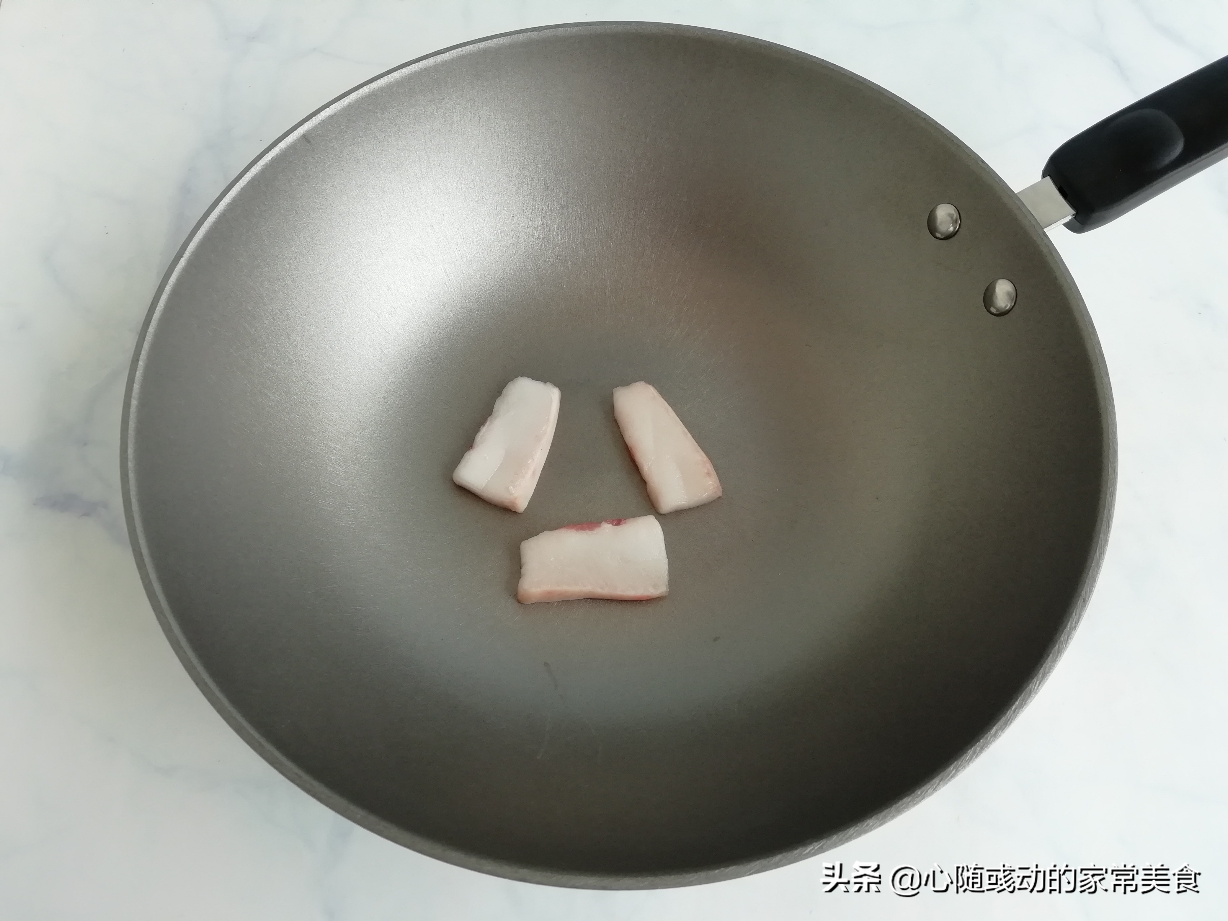 新铁锅不用猪油怎么开锅,新不粘铁锅要开锅吗