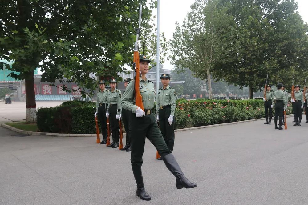 从仪仗女兵到特战尖兵，“一道杠”仲雪盈太牛了！
