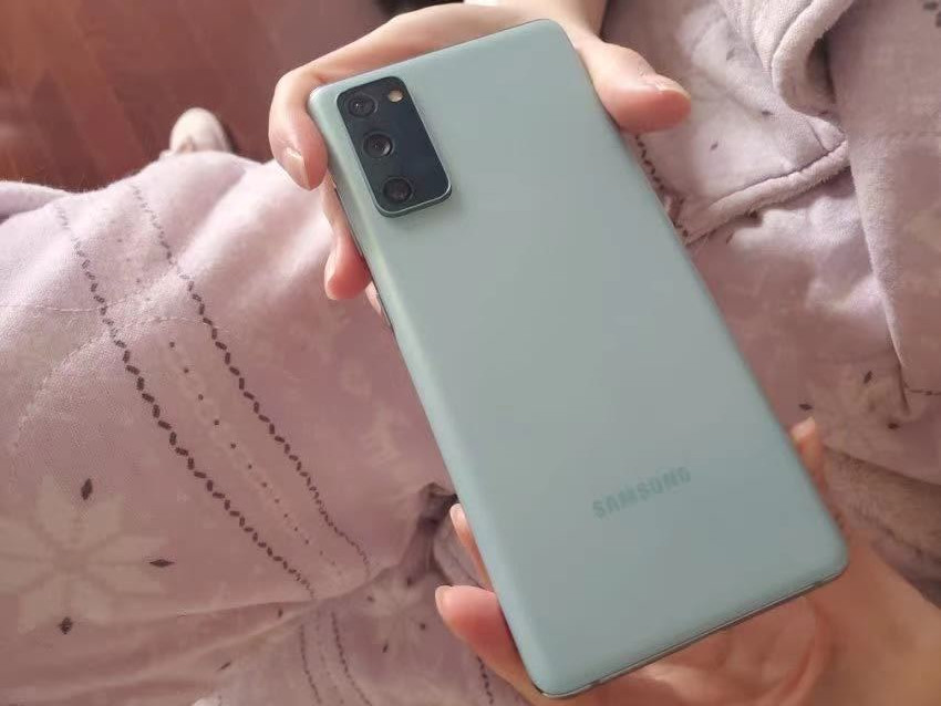 三星ip68防水的折叠屏,上市8个月的手机一般会降多少钱