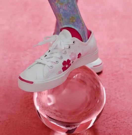 今年流行的帆布鞋长什么样子,今年流行的帆布鞋花纹