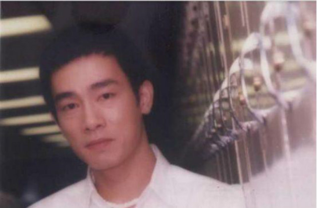 陈小春身价过亿却找不回弟弟,陈小春卖弟弟或成童年最大遗憾