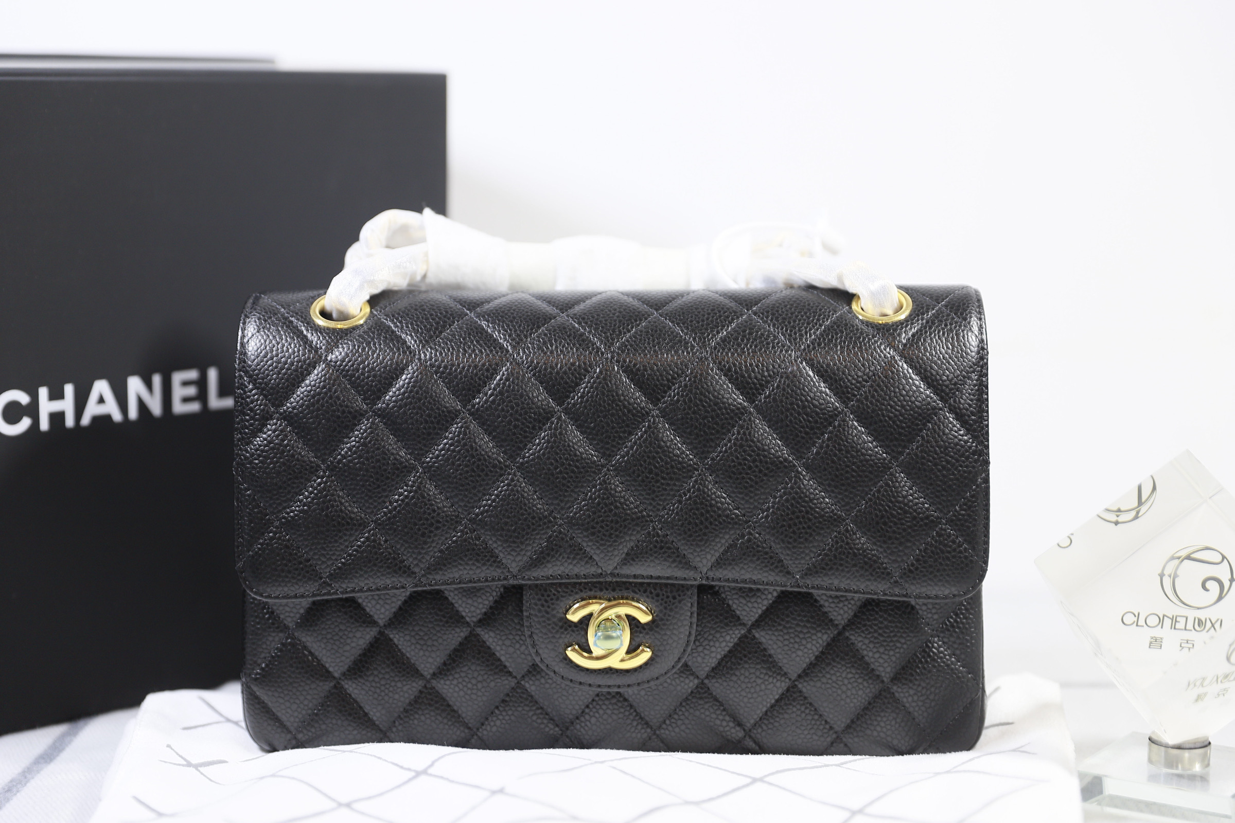 香奈儿、爱马仕原厂皮流出！仿品真假难辨，买奢侈品包包需谨慎