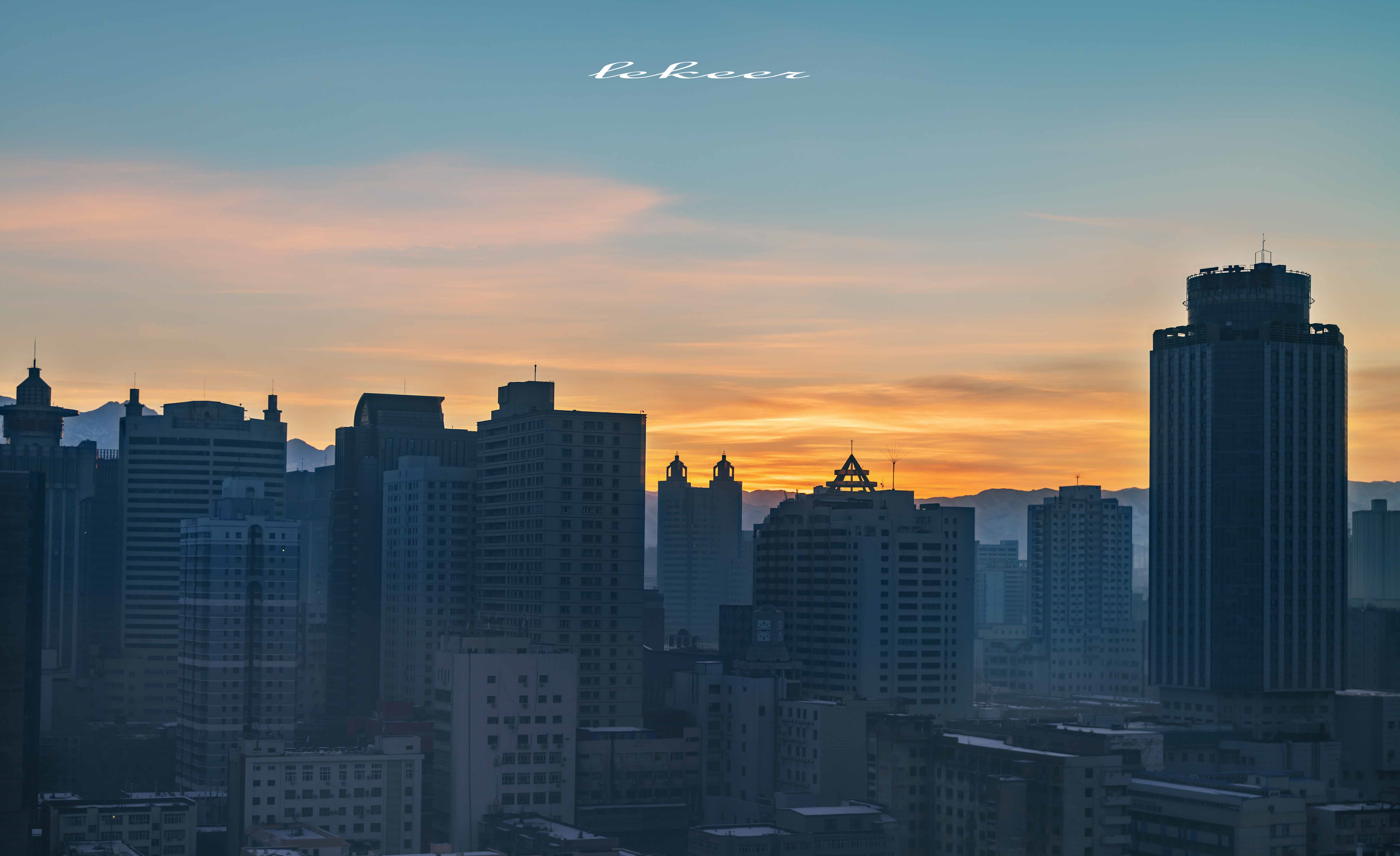 以成都人发誓冬季的乌市体感远比成都舒服而且美食美女也巨多