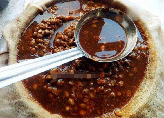 自制黄豆酱油一斤酱饼放多少水,自制黄豆酱油水比例