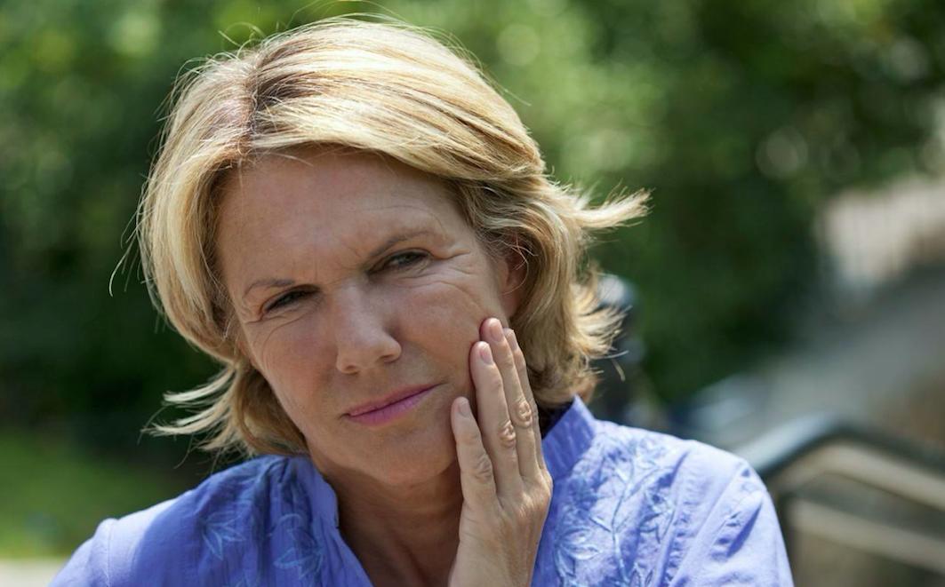 每年对牙齿清洁一次对牙齿有害吗,每年一次洗牙结石对牙有伤害吗