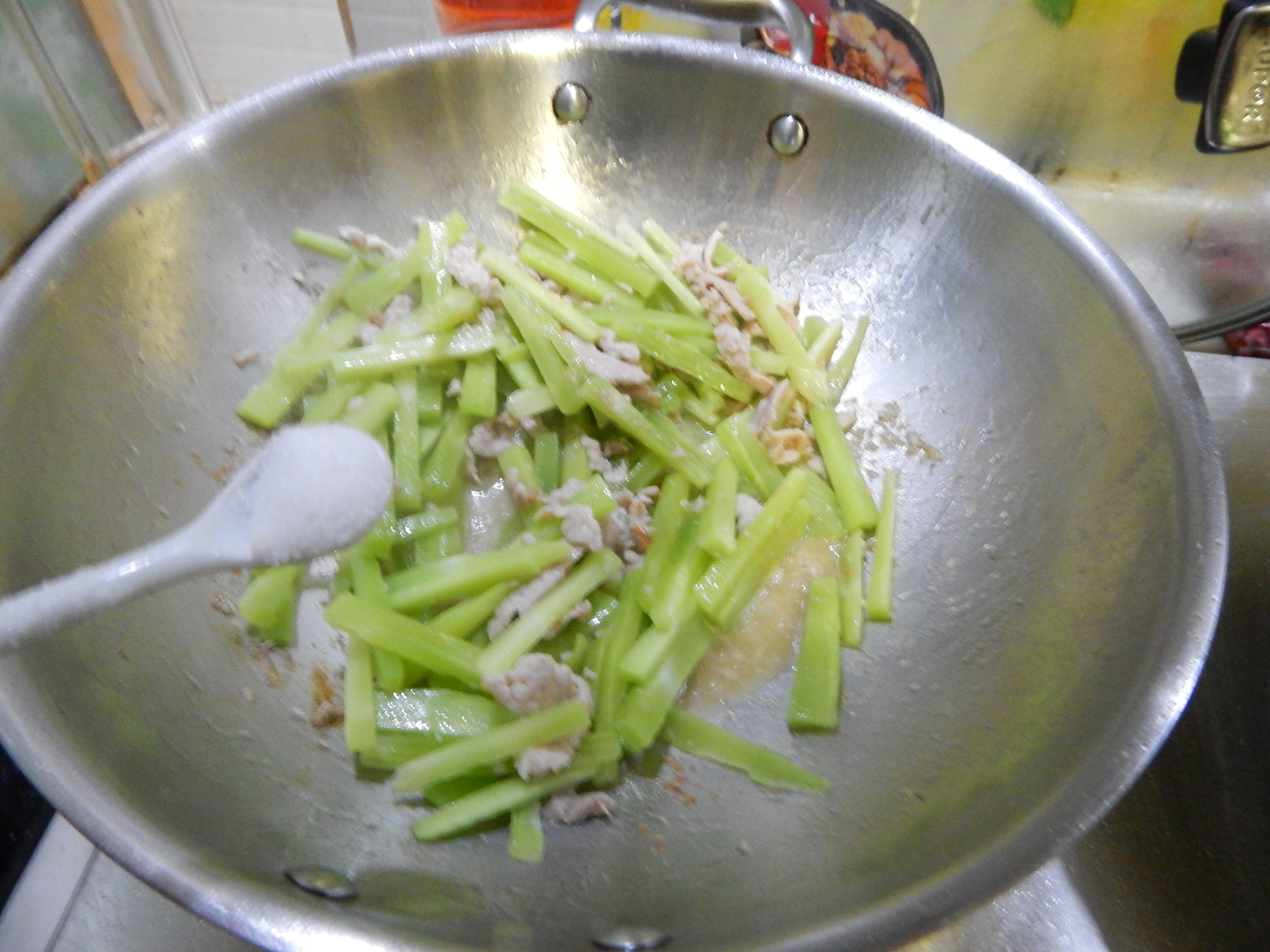 寒冬里吃什么菜好呢,冬天这道菜再贵也要吃补气又补脑